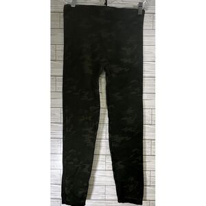 Spanx Women's Green Camo Seamless Ankle‎ Leggings Size Lg Athleisure